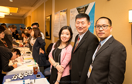 HJC黄金城平台SAPA年会代表：左→右： 刘雯颖博士、汪俊博士、王建峰博士