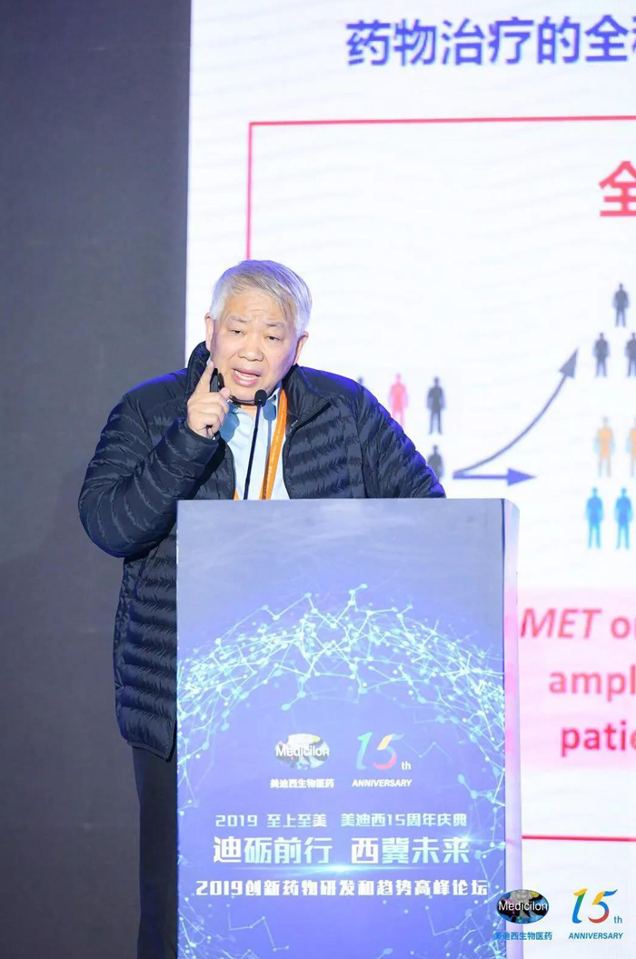 中国工程院院士、中国科学院大学药学院院长丁健