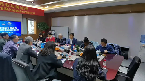 力鑫药业董事长&总经理高悦译、副总经理张倩、首席技术官陈成斌、研发商务总监刘恩桂、总经办主任张梦晗